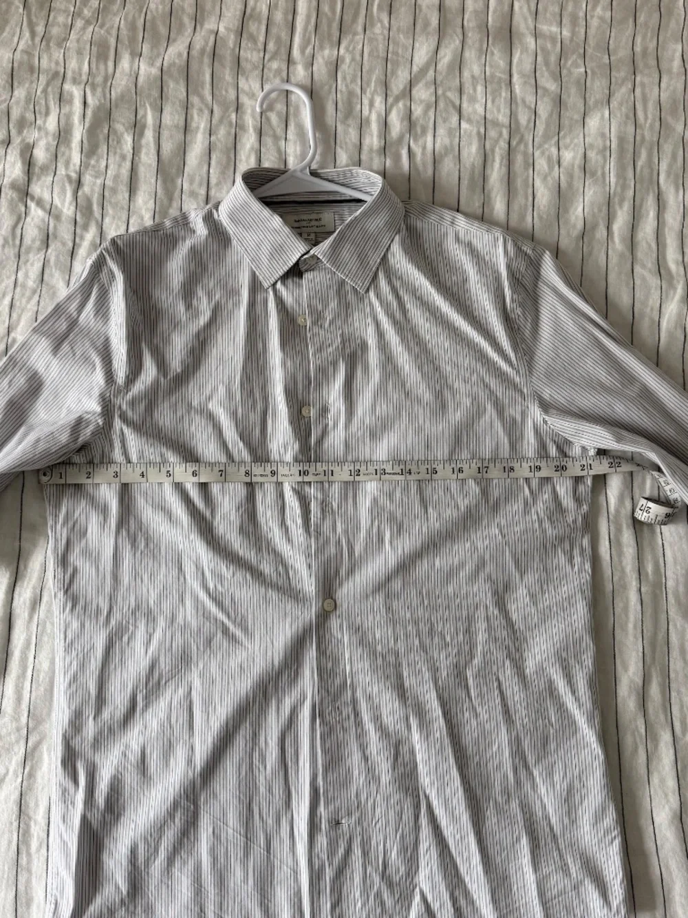 Banana Republic white grey